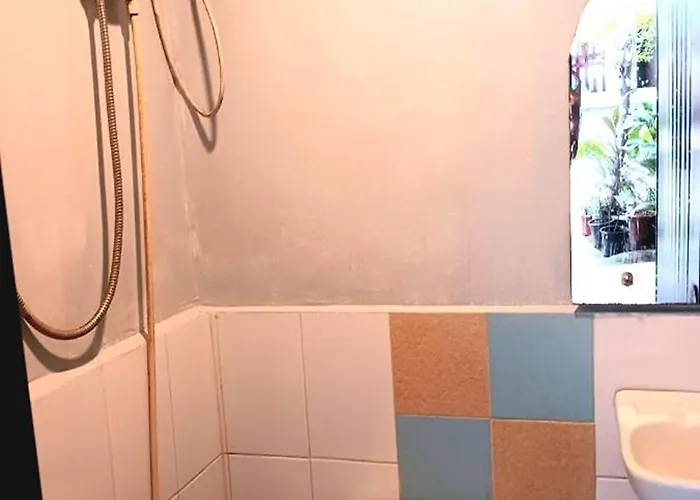 Hometel Barrio House Mactan Hotel