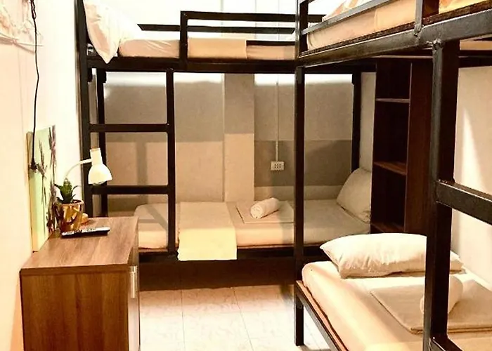 Hometel Barrio House Mactan 2*