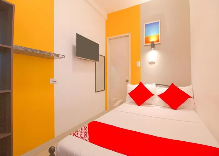 Hometel Barrio House Mactan 2*