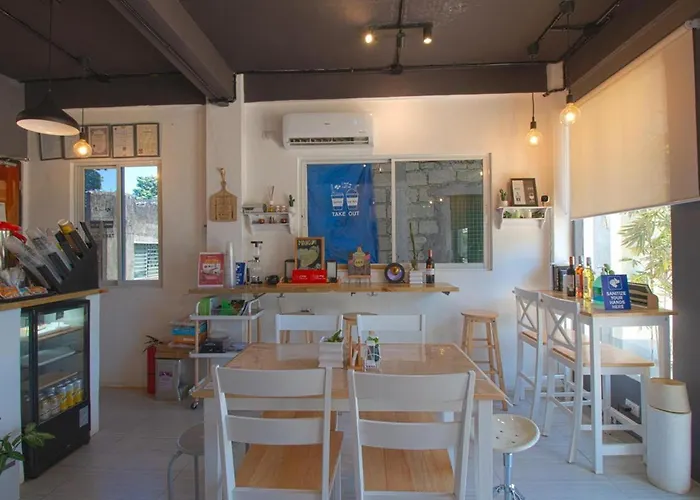Hometel Barrio House Mactan Hotel